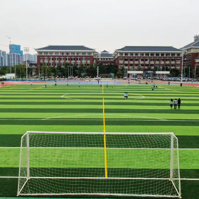 Effectief afvoersysteem voor grote kunstmatige voetbalvelden