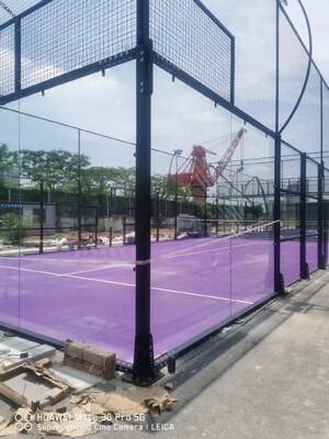 Internationale Standaard Padelbaan Draagbaar Frame Aluminiumlegering Zelfbouw-vriendelijk Hoogwaardig Commercieel Acryl Oppervlak Padelbaan Voor Scholen Schokabsorberend Topkwaliteit Panoramisch