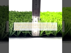 Professionele voetbal kunstgras met rubberinvulling Synthetisch gras met weinig onderhoud en schokabsorptie Synthetisch gras met hoge dichtheid voor sportstadions Langdurig en realistisch